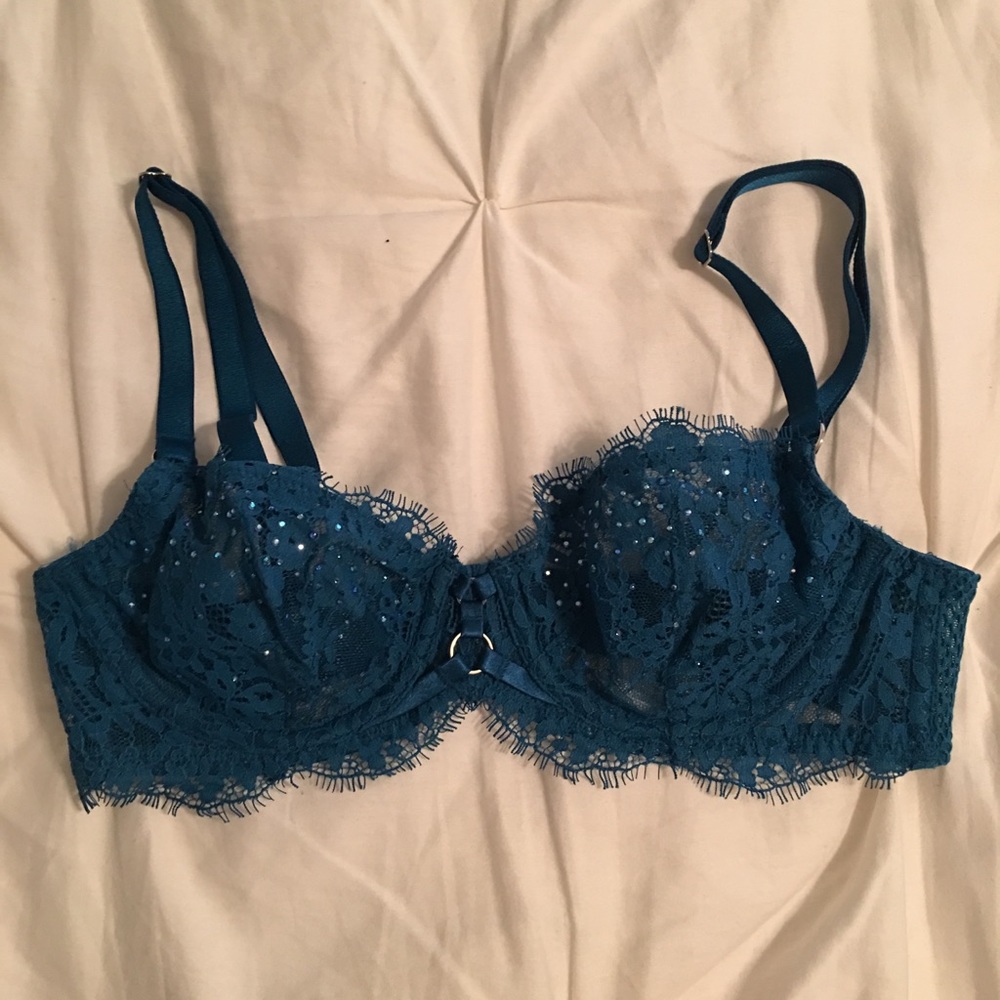 Beautiful teal colored VS bra NWOT - 32B